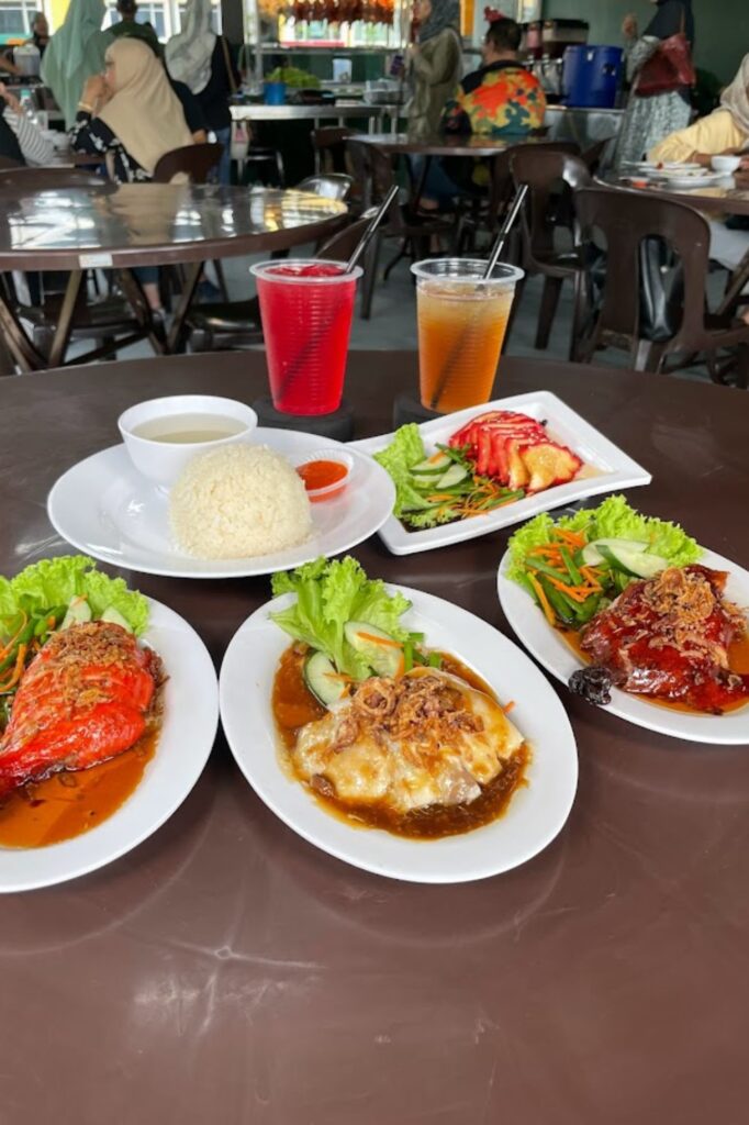 4 pilihan lauk utama di Nasi Ayam Hainan Ahmad Lee

